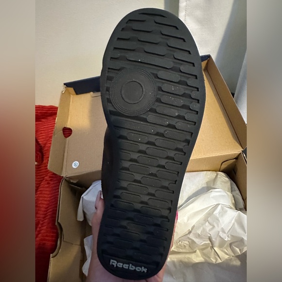 Classic Reebok Sneakers - Picture 3 of 4